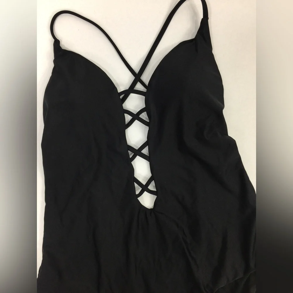 BCA Strappy Lattice Front One Piece Swimsuit Black L
